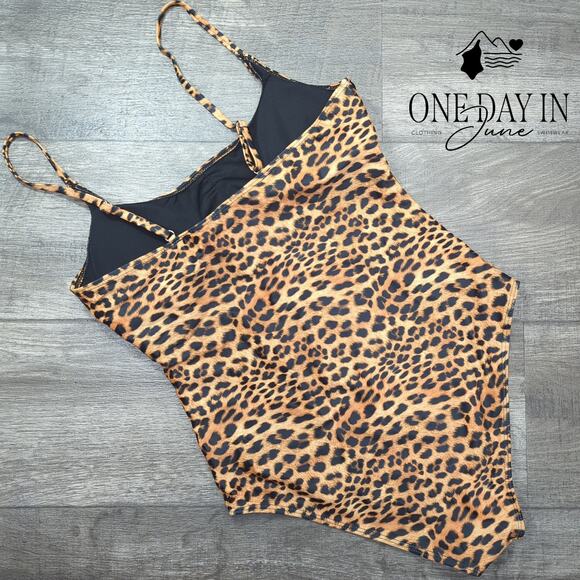 Adisputent Leopard Print One Piece Swimsuit Size L - Picture 4 of 4